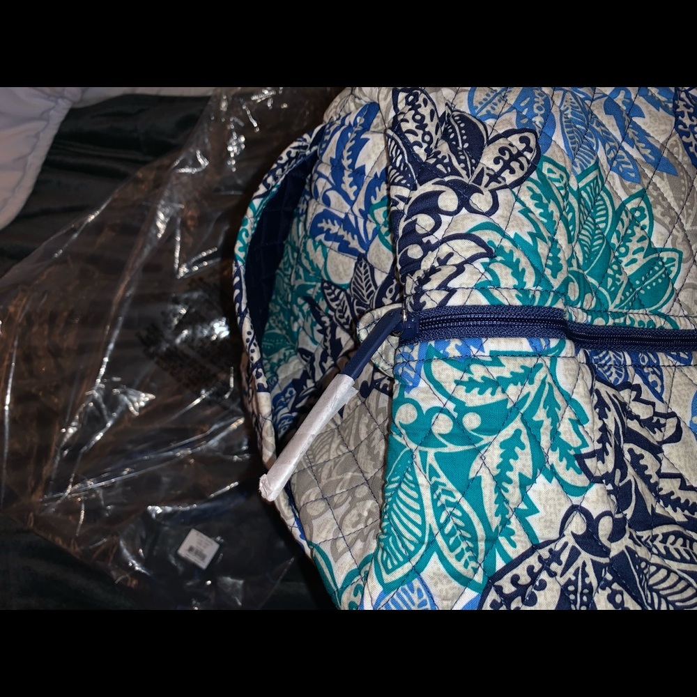 BRAND NEW VERA BRADLEY DUFFLE BAG! - Picture 5 of 5